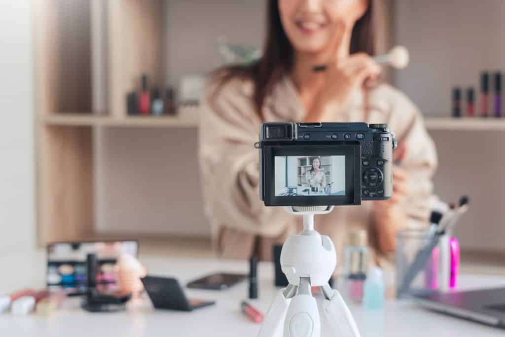 Five Suggestions to Keep in Mind When Filming Videos by Yourself of Yourself